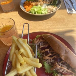 Foto van een broodje tonijn voor de website van Robyn towiredjo